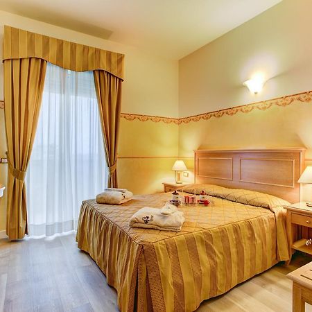 Hotel Byron Rimini Zewnętrze zdjęcie