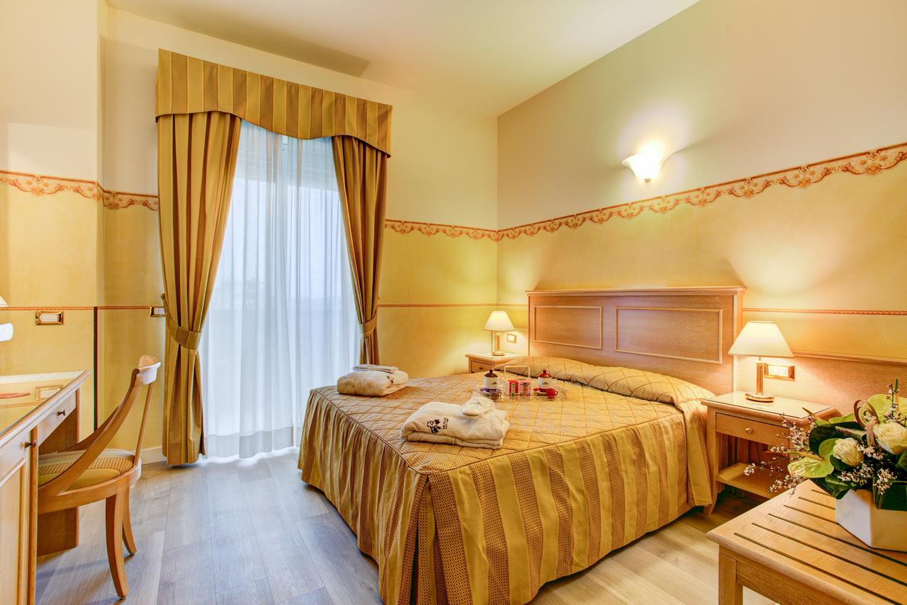 Hotel Byron Rimini Zewnętrze zdjęcie